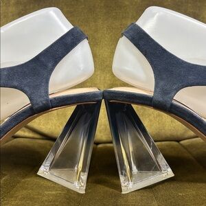 Charles David Navy Trulli clear heels size 7